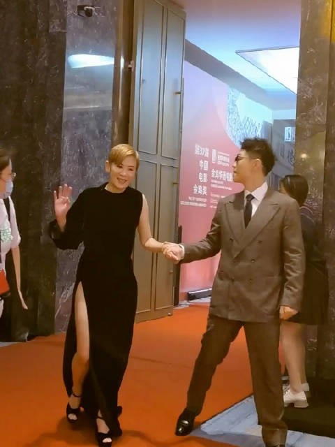 众多明星走红毯参加金鸡华语电影巡礼家宴，共贺中国电影盛典！