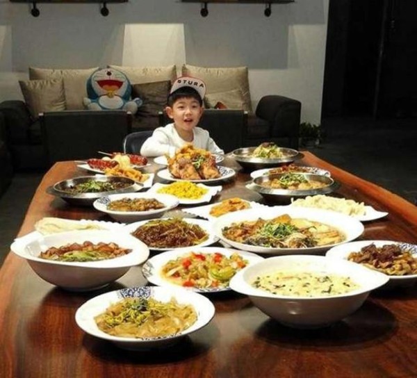 8位明星年夜饭, 范冰冰家有年味, 王源家有“寓意”, 你看懂了吗