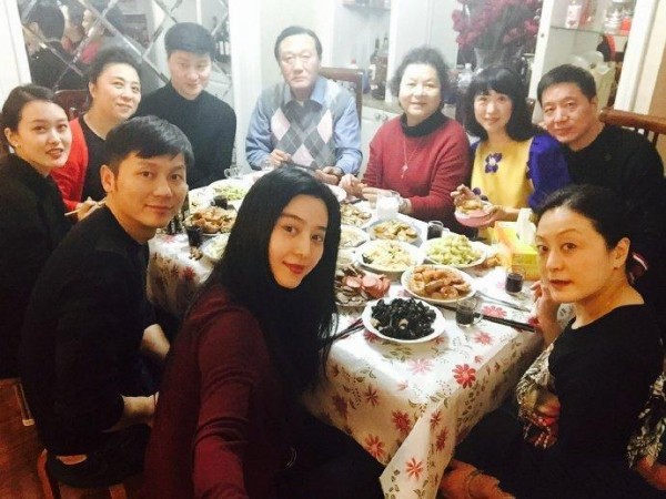 8位明星年夜饭, 范冰冰家有年味, 王源家有“寓意”, 你看懂了吗