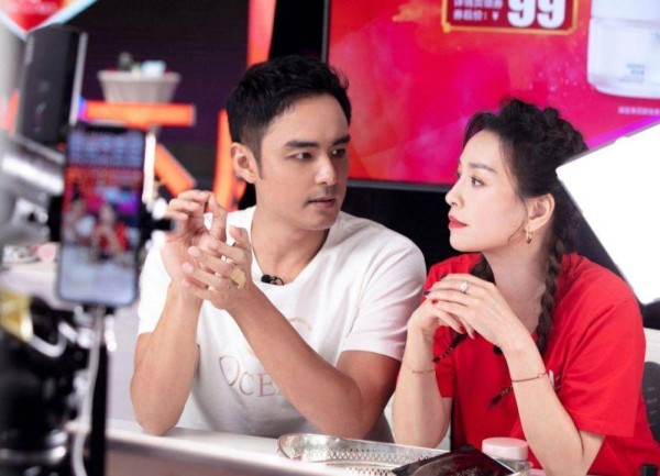 从<a style='color:#f10404;' href='https://www.mingxing.cc/ ' target='_blank'>明星</a>到最强微商！陶虹都为她卖力：砸17亿买楼的张庭眼光毒辣