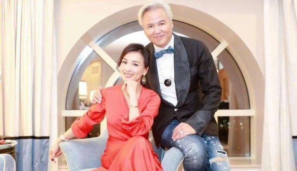 从<a style='color:#f10404;' href='https://www.mingxing.cc/ ' target='_blank'>明星</a>到最强微商！陶虹都为她卖力：砸17亿买楼的张庭眼光毒辣