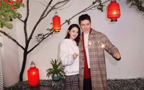杨紫粉丝爆料<a style='color:#f10404;' href='https://www.mingxing.cc/tags-502.html ' target='_blank'>赵丽颖</a>曾坐台，<a style='color:#f10404;' href='https://www.mingxing.cc/tags-502.html ' target='_blank'>赵丽颖</a>懒理传闻大秀恩爱