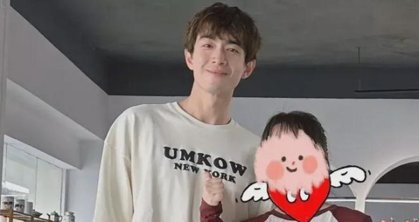 林更新景德镇出游被偶遇,本人比电视上还好看,很随和没明星架子(图1)