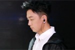 潘粤明新道具有玄机 一秒变“诗人”藏猫腻