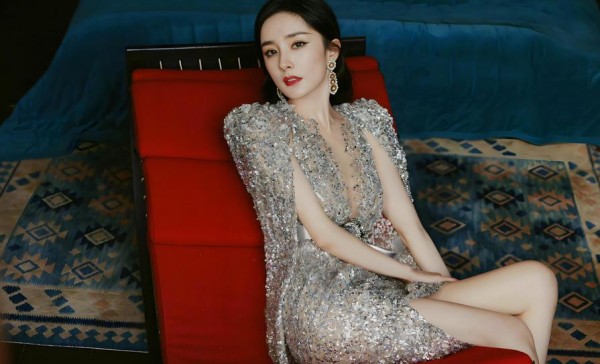 杨幂：童星起步，却成功华丽蜕变，影视领域成就女王之路
