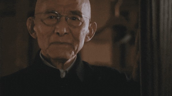 90岁游本昌获终身成就艺术家奖：只要你向前，一定会被看到