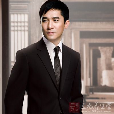 那时他除了不会表达自己,在人多时还会害怕,深陷“自闭”的泥潭