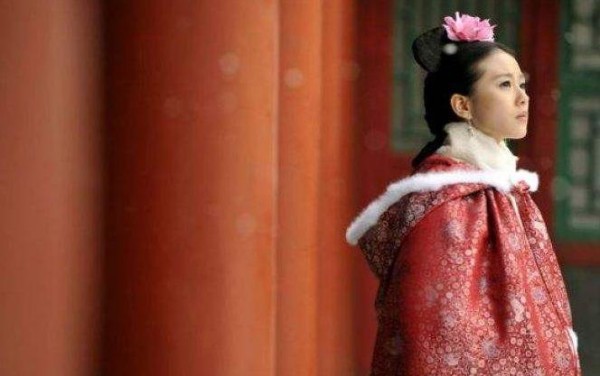 女星嫁衣盘点：贾静雯景甜美如画，杨紫郑爽可爱，刘亦菲清新脱俗