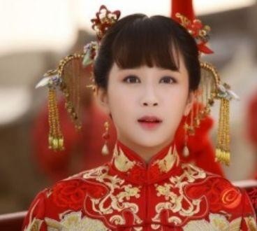 女星嫁衣盘点：贾静雯景甜美如画，杨紫郑爽可爱，刘亦菲清新脱俗