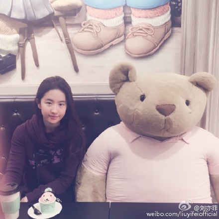 [新闻]161101 刘亦菲晒素颜近照 娇俏可人宛如高中生