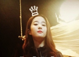 [<a target=