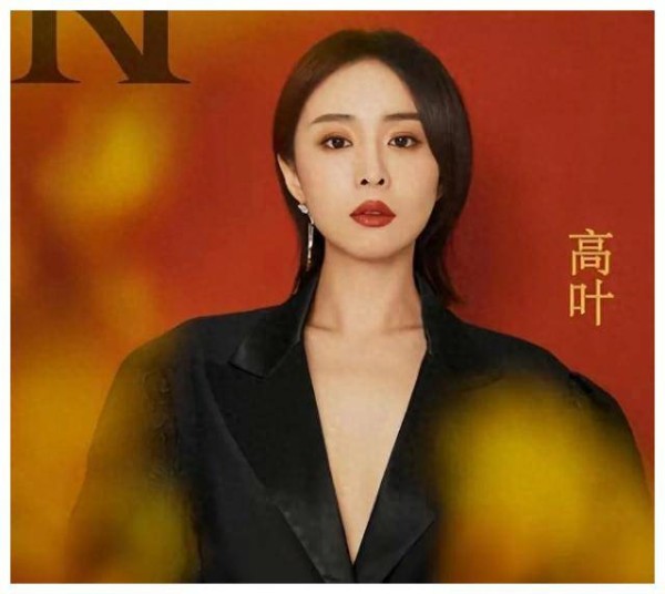 资本助力下的“造星”现象，旧照揭秘引发翻转舆论。
