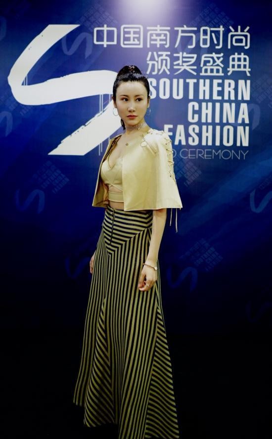 王飞斐获南方时尚盛典“2018年风尚女演员”奖 成为时尚界宠儿