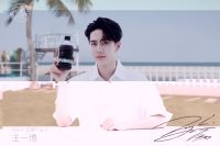 欧阳娜娜明星翻包广告合作