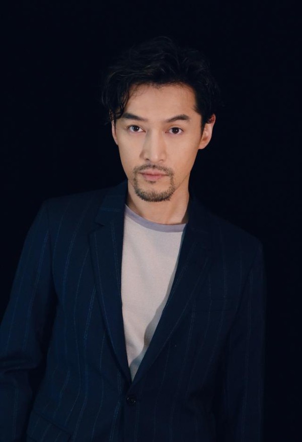 胡歌，一个高情商高衣品的演员，成熟优雅的装扮尽显男人魅力
