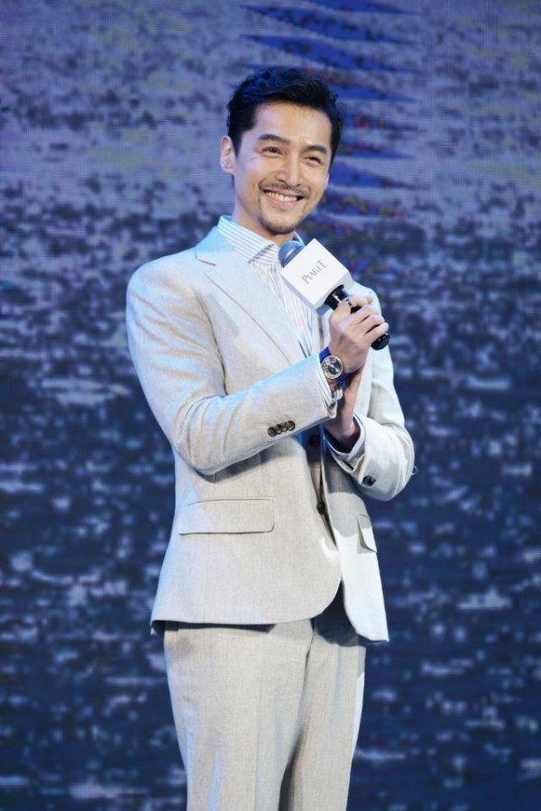 胡歌，一个高情商高衣品的演员，成熟优雅的装扮尽显男人魅力