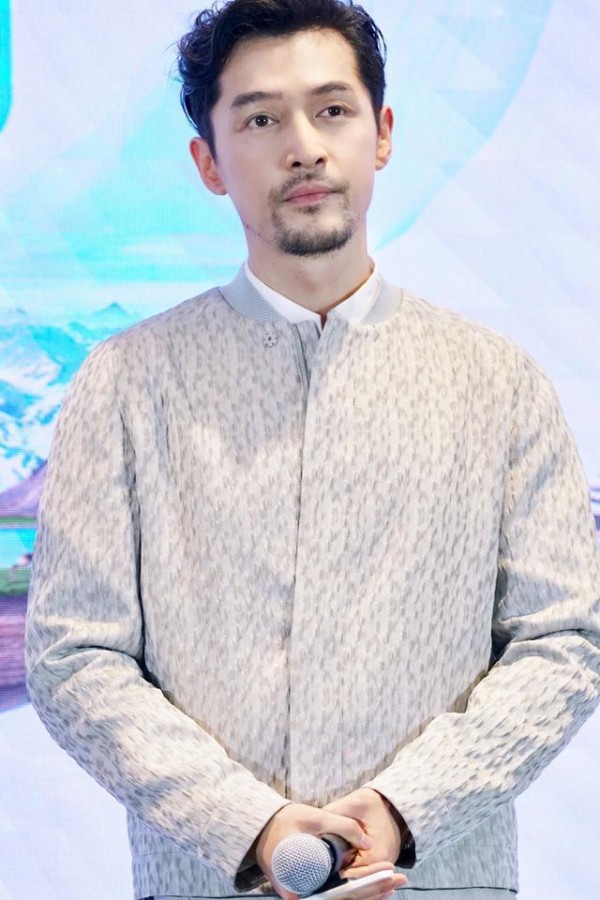 胡歌，一个高情商高衣品的演员，成熟优雅的装扮尽显男人魅力