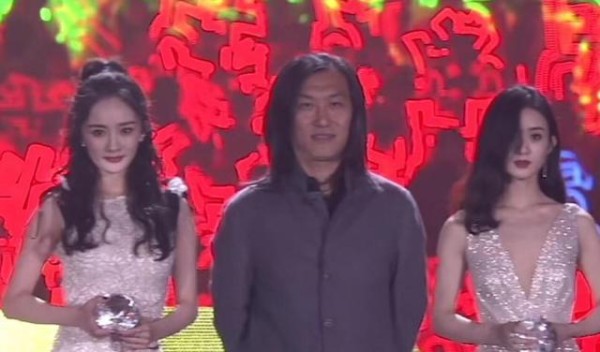 赵丽颖杨幂热巴同框合照,离开10级滤镜