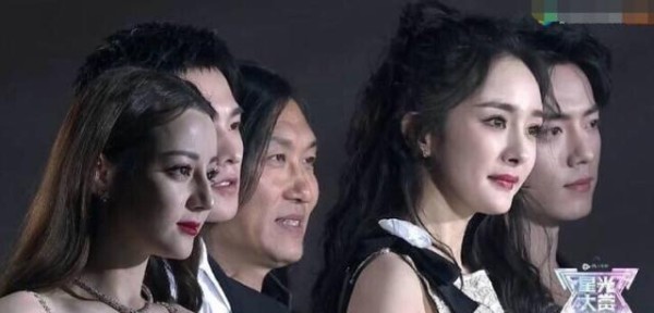 赵丽颖杨幂热巴同框合照,离开10级滤镜