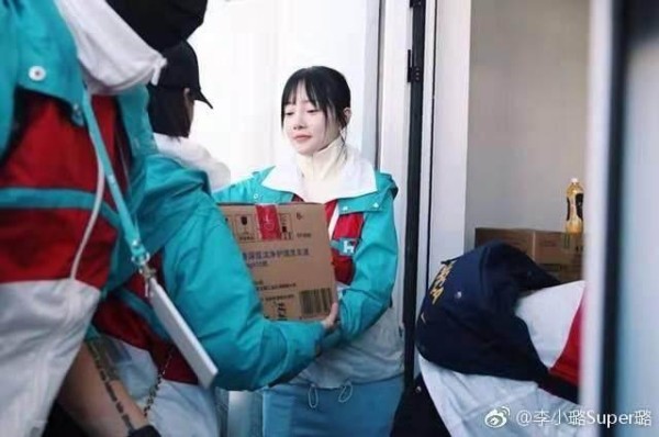 贾乃亮为甜馨庆生，晒自己童年照对比，李小璐至今未有任何回应