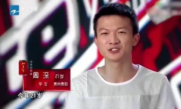 周深亮相央视春晚备播，向粉丝挥手致谢 多年陪伴见证成长