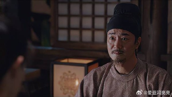 大叔的行为,简直是架着人,为帅哥伤心