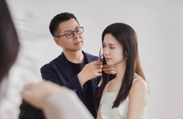 从明星红毯到生活日常：发知发携手谈天老师让假发变身时尚单品