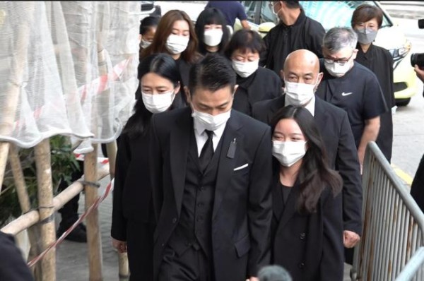 王晶谈刘德华感情生活：刘太好辛苦、女儿会五种语言 低调恋情揭秘