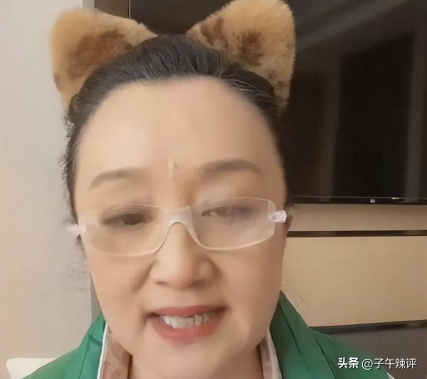 “老戏骨”杨昆无儿无女，退休金2500，别墅被拍卖，现在生活很好