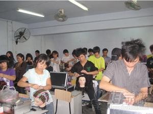 艺纭造型美发实操上课情景
