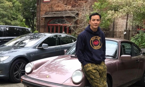 16岁开保时捷，被成龙经纪人发掘，现1000万片酬请不动，座驾低调-有驾