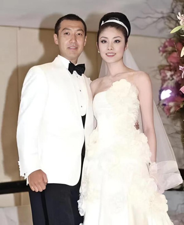 “香港公主”陈慧琳：背景强大无人敢动，连向华强都要敬她三分！