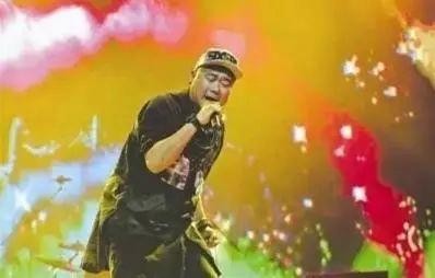 苟伟死因曝光 鼻息肉肥大致呼吸骤停 音乐人生涯回顾