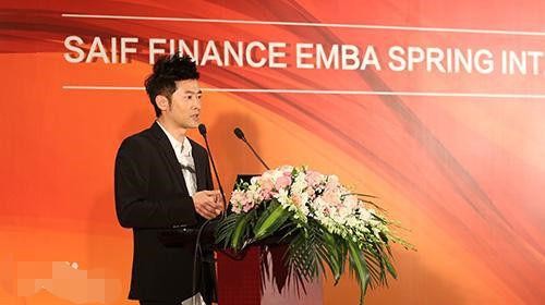 他曾教赵薇经商，一盘土豆丝成就他的商业帝国
