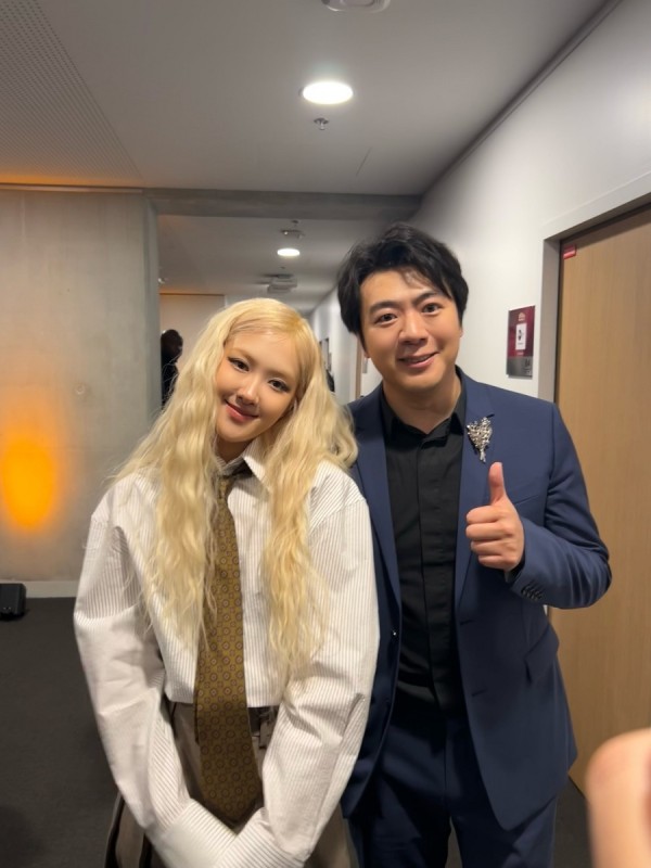 国际钢琴大师郎朗携手韩国女艺人朴彩英合作亮相2025巴黎慈善音乐会