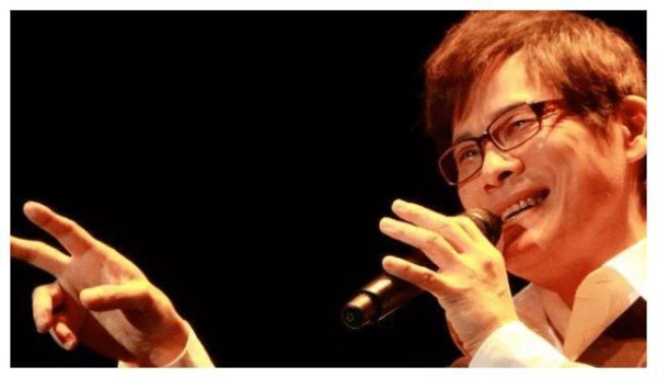 他是内地乐坛一哥，地位媲美罗大佑，与汪涵闹翻后一蹶不振