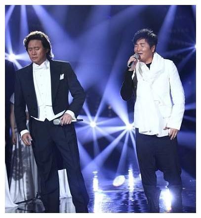 他是内地乐坛一哥，地位媲美罗大佑，与汪涵闹翻后一蹶不振