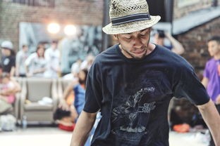 探索张亮代言的服装品牌——从明星效应到市场影响