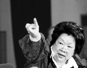 陈薪伊:用荆棘编织“戏剧女皇”桂冠(名人专访)
