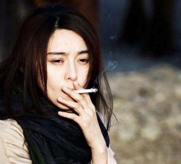 抽烟女明星现象，深度思考背后的启示