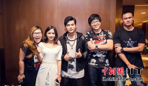 明星接轨电竞：大腕酷爱玩游戏