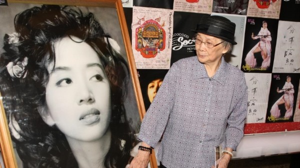 梅艳芳百岁母亲被申请破产，儿媳曝其纵容儿子出轨，给钱包养情人