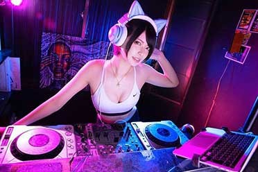 性感女老师耐人寻味！岛国辣妹COSER ぽにょ皇子！