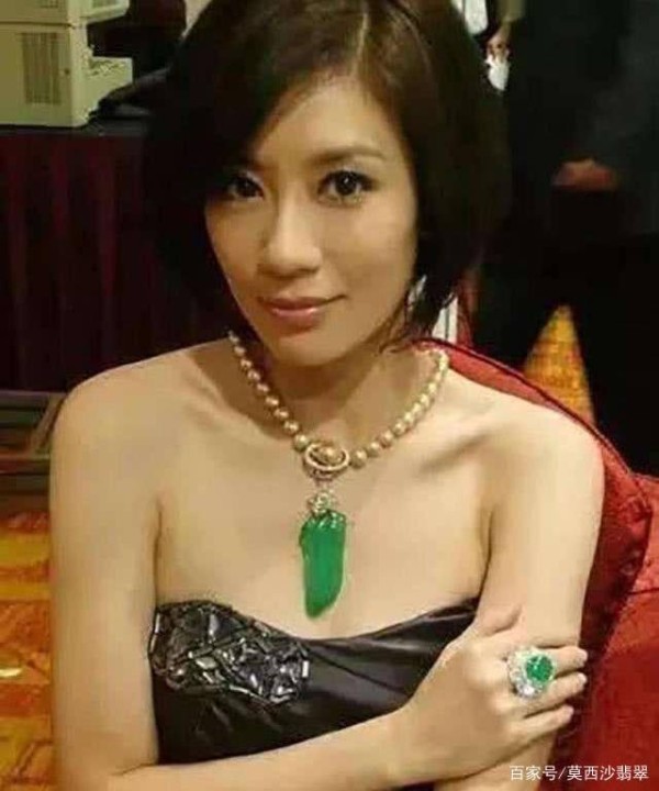 娱乐圈女明星佩戴的翡翠原来这么好看啊！