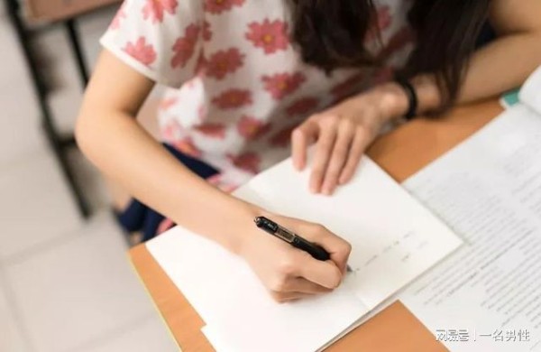 小学生作文《我的爸爸》火了，老师误以为“开车”，家长慌忙解释