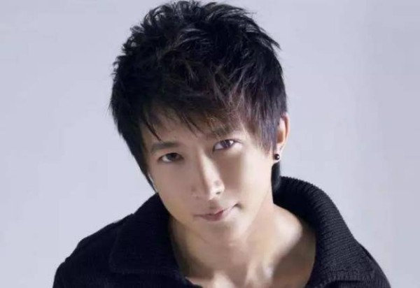 歌手、演员多方位发展的艺人，娱乐圈的好男人，他就是艺人韩庚