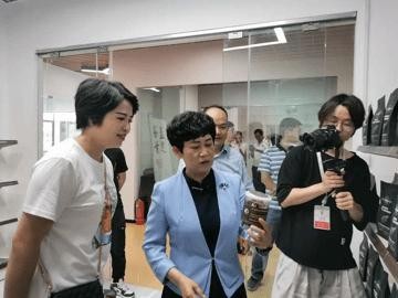 贵州直播电商基地开业签约仪式暨网红明星主播孵化开班启动发布会