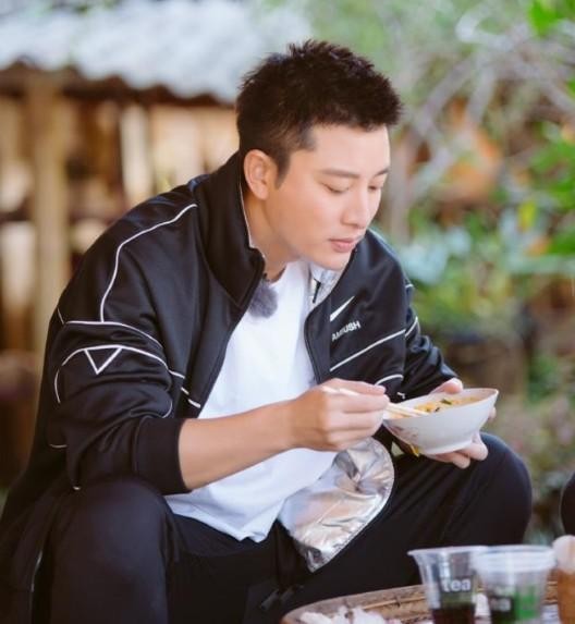 贾乃亮被问会不会二婚？毫不遮掩说出答案，网友直言：心疼李小璐