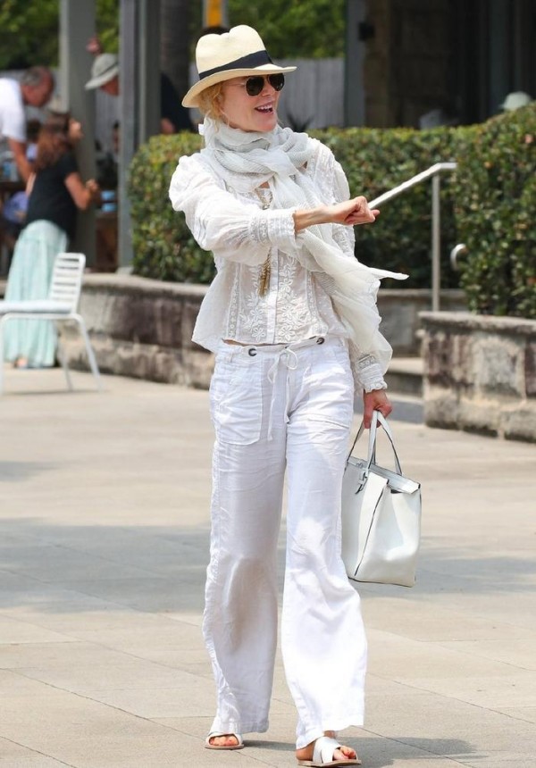 52岁妮可·基德曼带家人度假！两位女儿完美继承了女神的大长腿