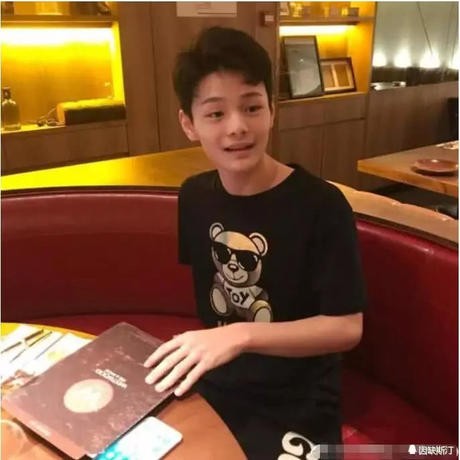 王者一哥转投偶像歌手？网友：一听到这笑声我就能认出来是谁